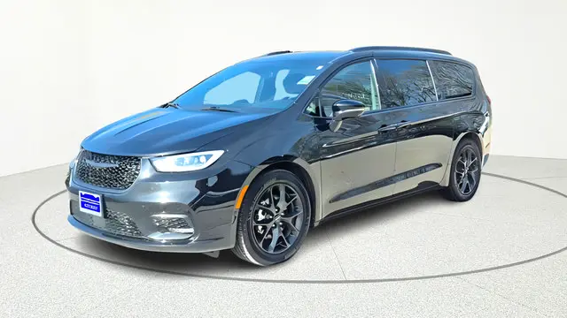 2025 Chrysler Pacifica Limited photo 3