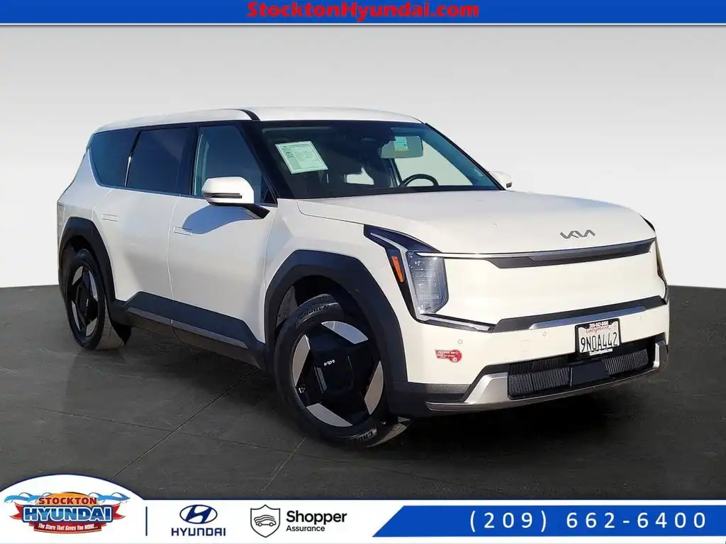 2024 Kia EV9 Light L/R's photo