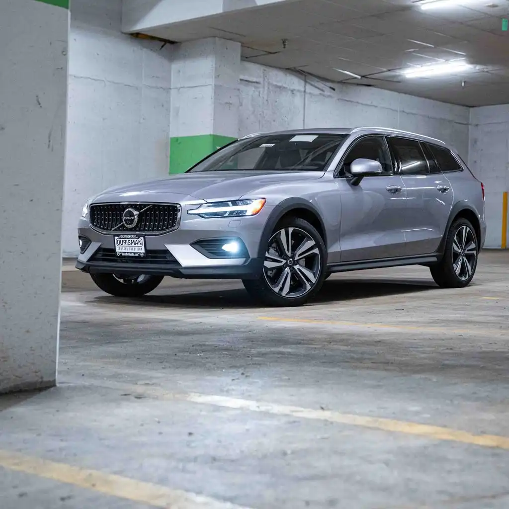 2026 Volvo V60 Cross Country B5 Plus AWD's photo