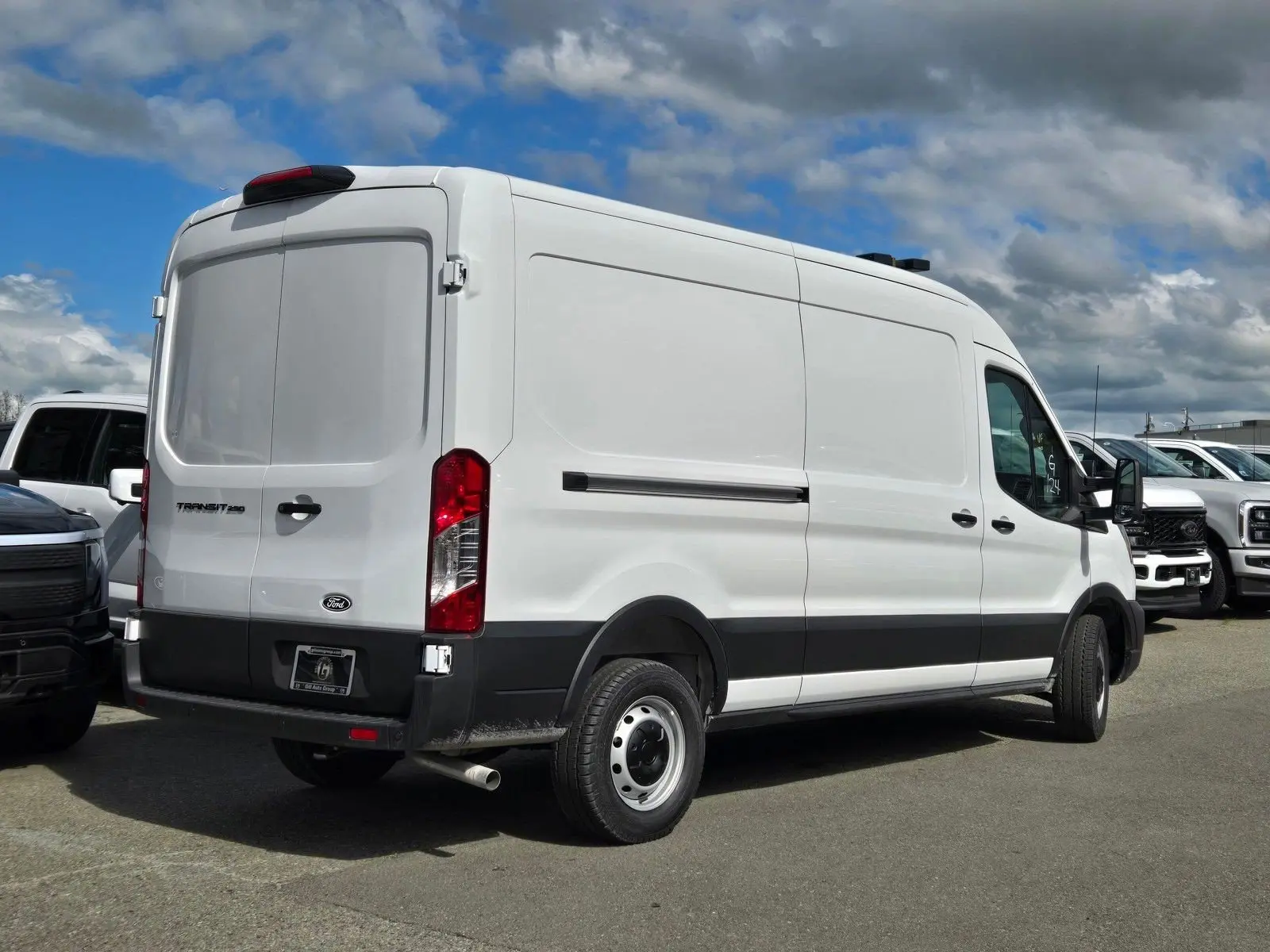 2026 Ford Transit 250 Med Roof 148 WB photo 4