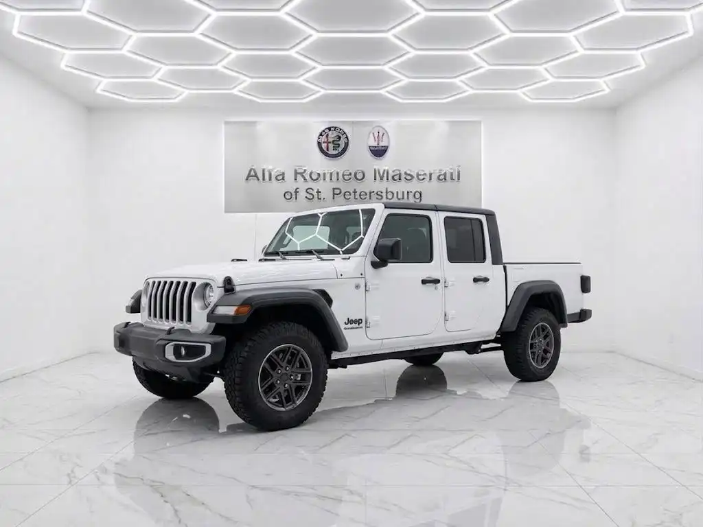 2025 Jeep Gladiator Sport S Auto's photo