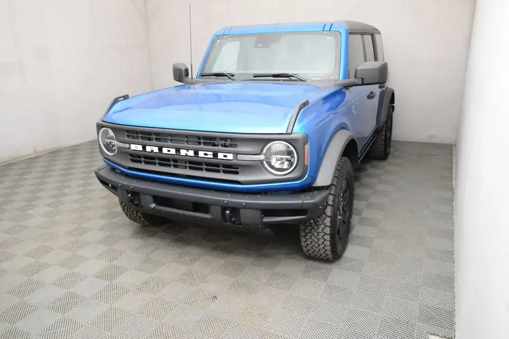 2024 Ford Bronco Black Diamond 4x4's photo