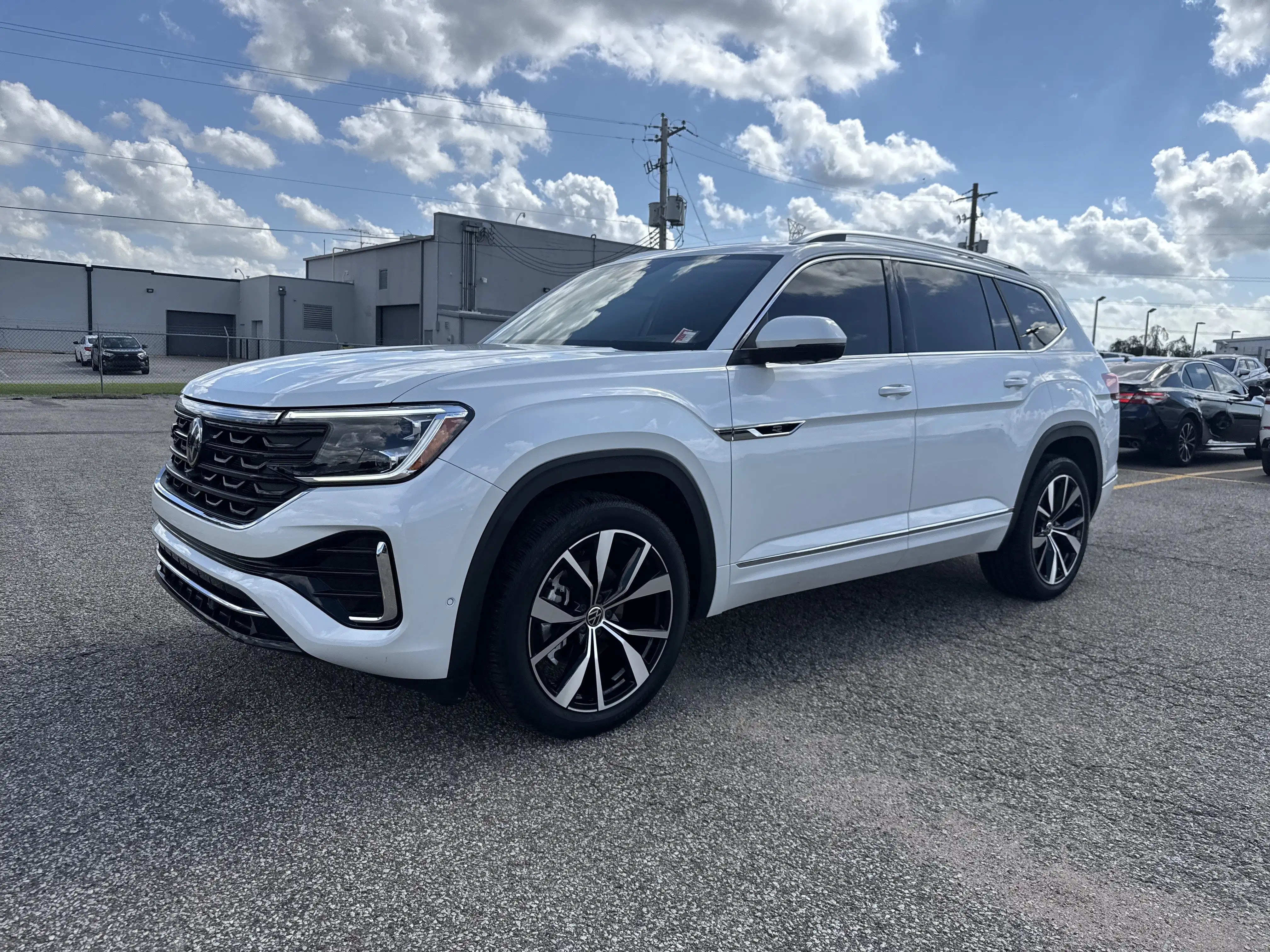 2026 Volkswagen Atlas 2.0T SEL Premium R-Line 4MOTION's photo