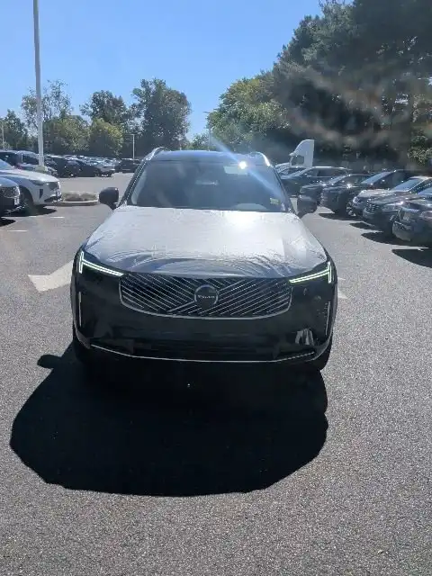 2027 Volvo XC90 B5 Core Bright AWD's photo