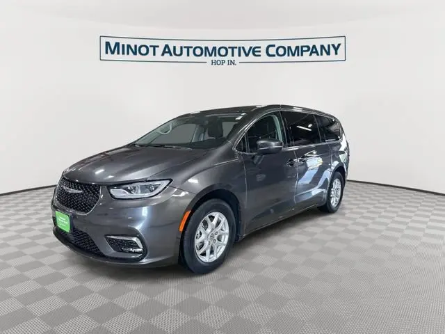 2023 Chrysler Pacifica Touring L photo 4