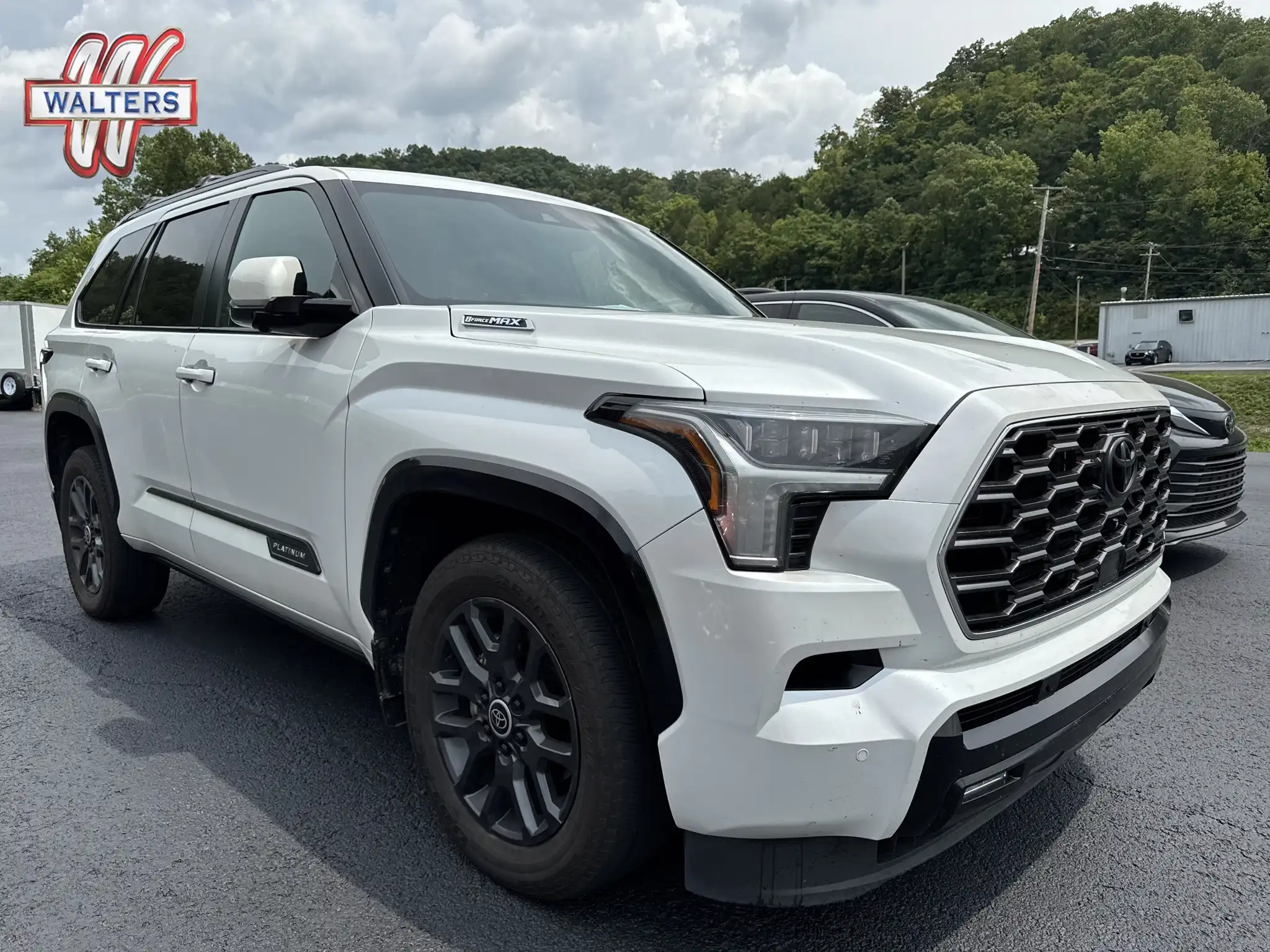 2024 Toyota Sequoia Platinum 4WD i-FORCE MAX Hybrid's photo