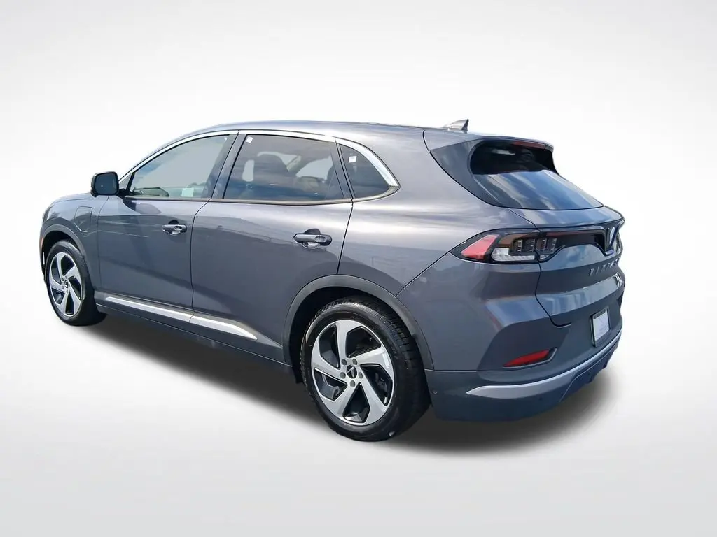 2023 VinFast VF 8 Enhanced Range photo 5