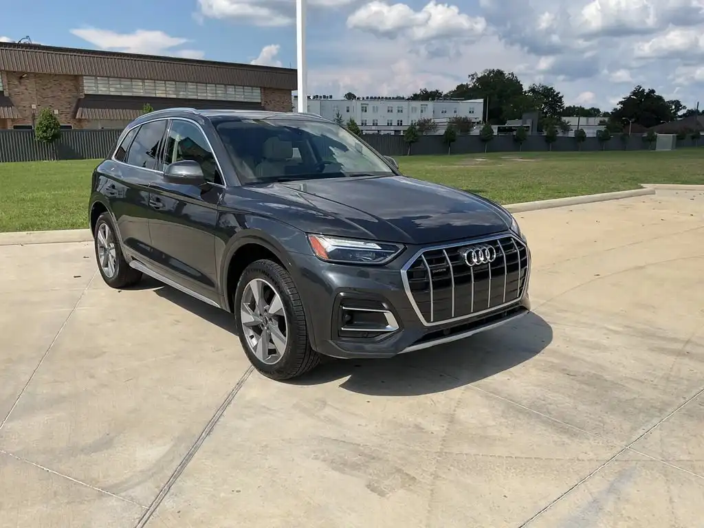 2023 Audi Q5 40 Premium Plus's photo