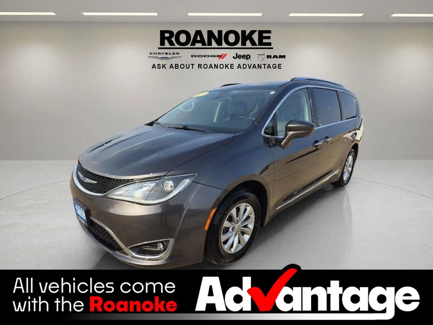 2019 Chrysler Pacifica Touring L's photo