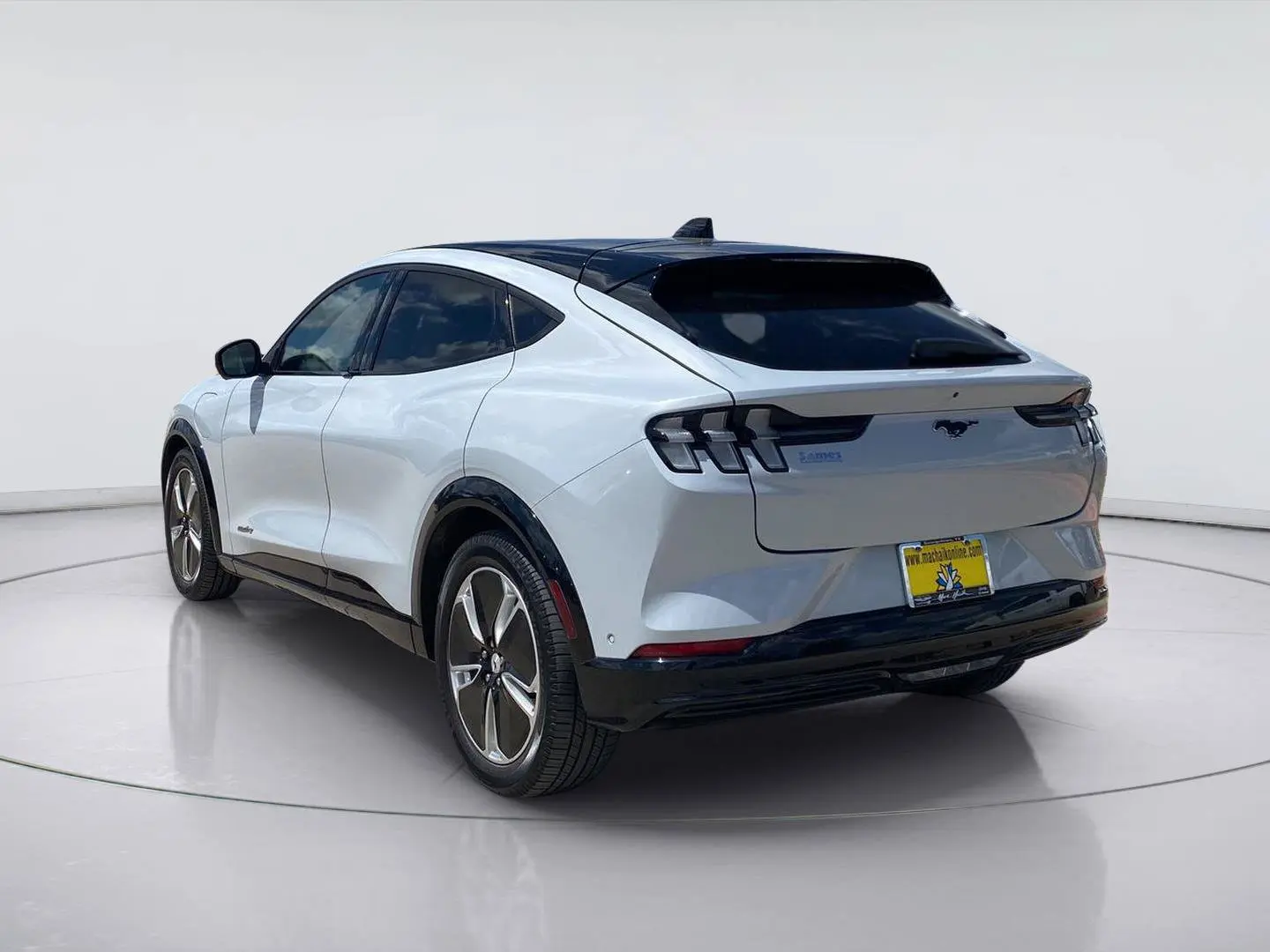 2023 Ford Mustang-Mach-e Premium photo 3