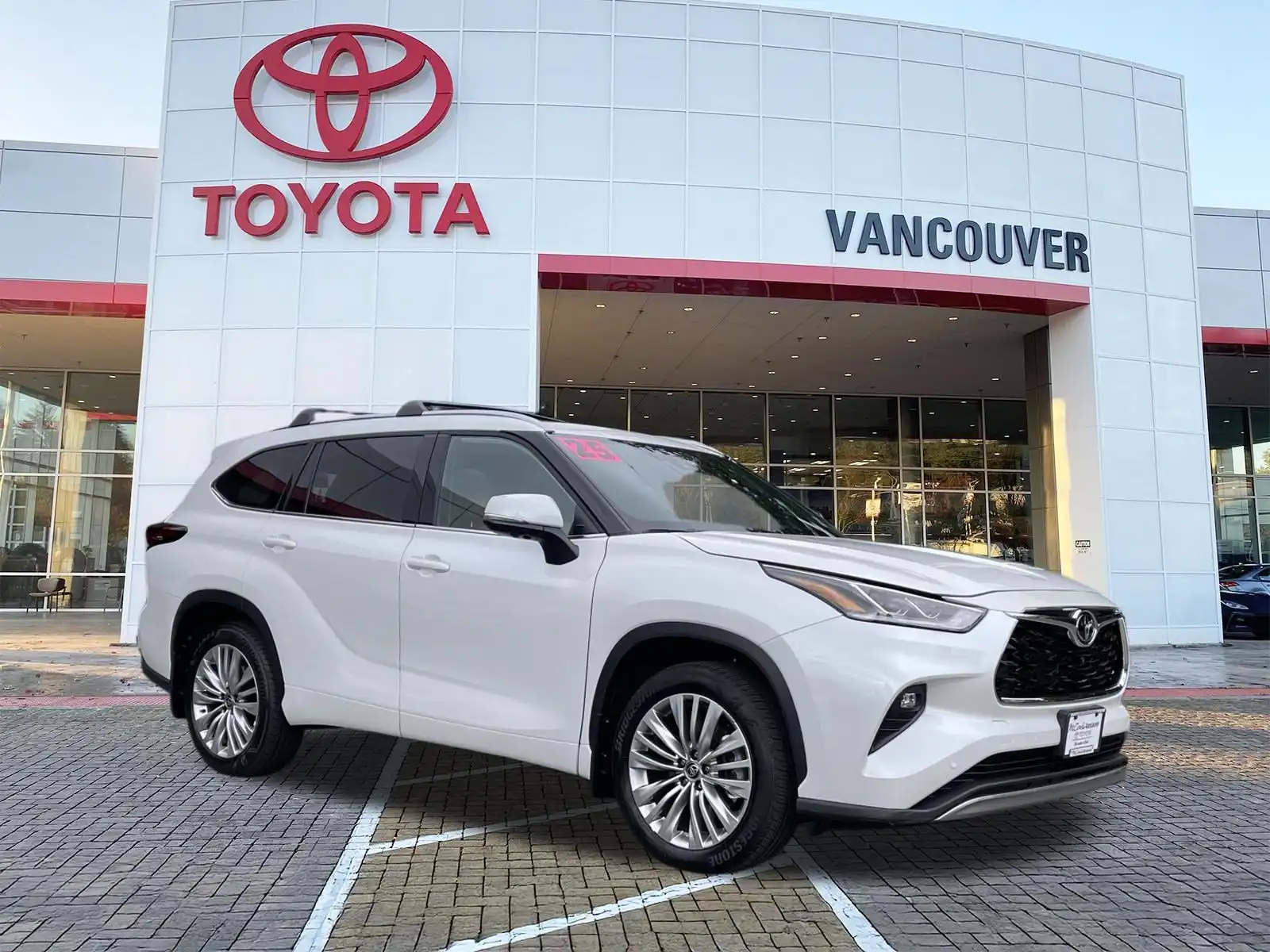 2025 Toyota Highlander Platinum AWD's photo