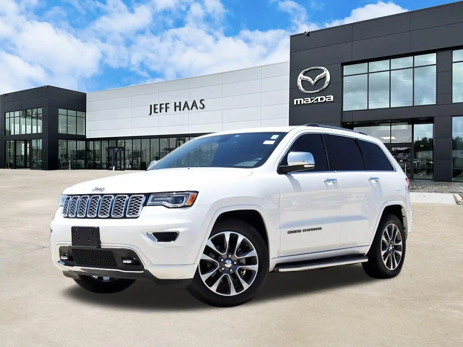 2017 Jeep Grand Cherokee Overland's photo