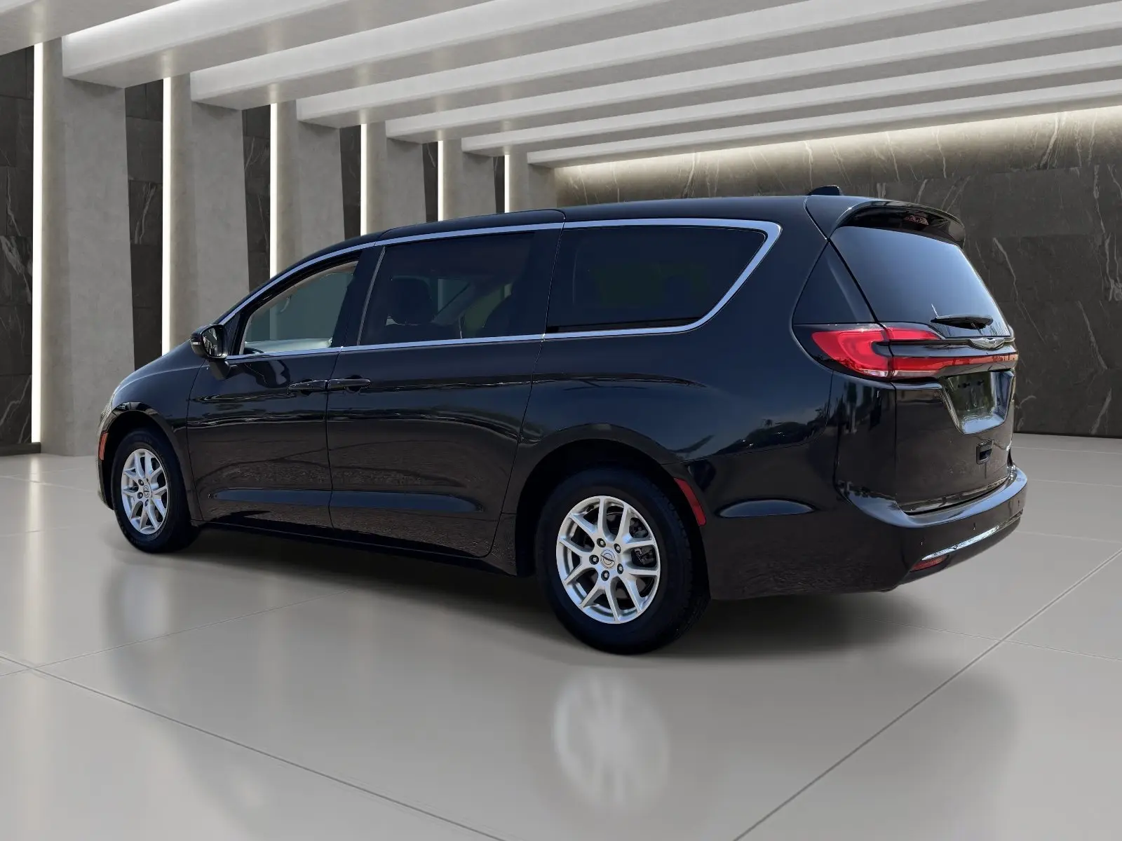 2023 Chrysler Pacifica Touring L photo 3