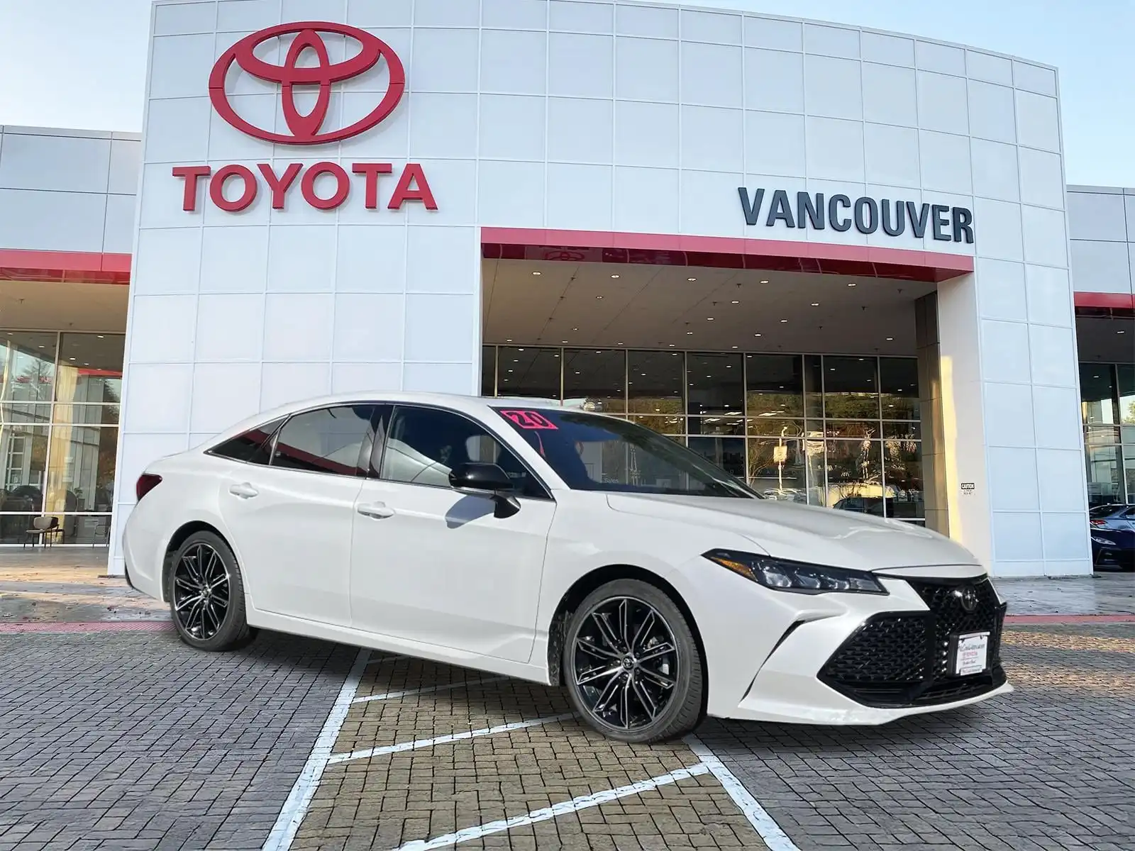 2020 Toyota Avalon XSE's photo