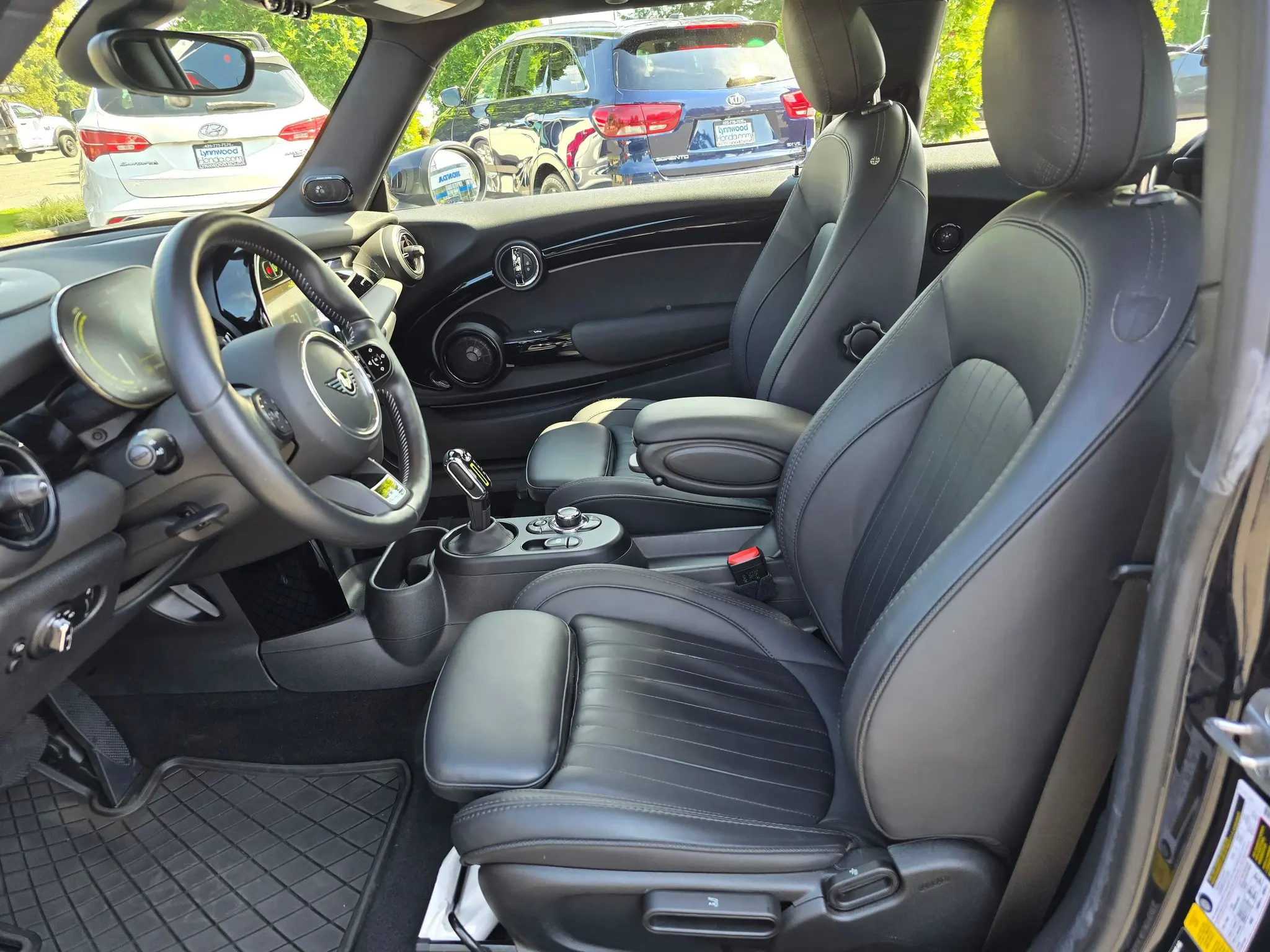 2022 MINI Hardtop Cooper SE photo 3