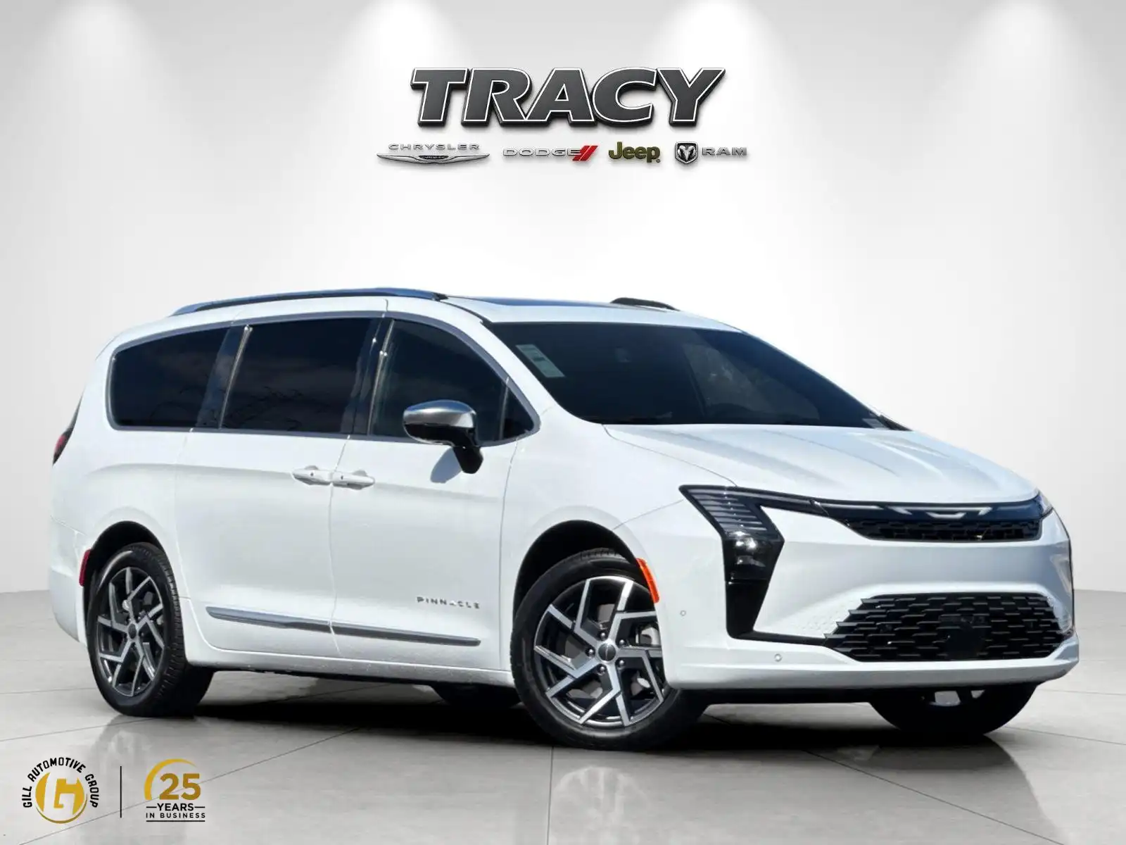 2027 Chrysler Pacifica Pinnacle's photo