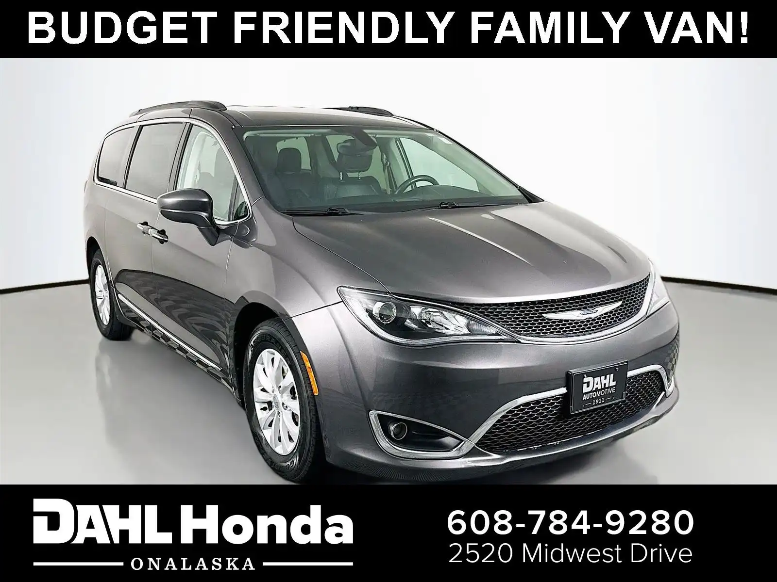 2017 Chrysler Pacifica Touring-L's photo