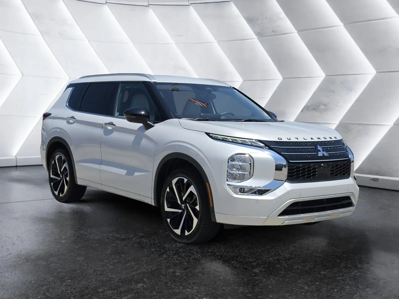 2024 Mitsubishi Outlander SEL 2WD's photo