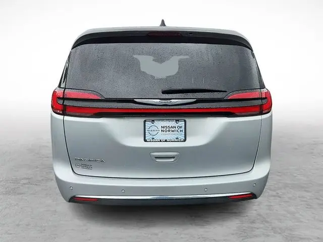 2023 Chrysler Pacifica Touring L photo 5