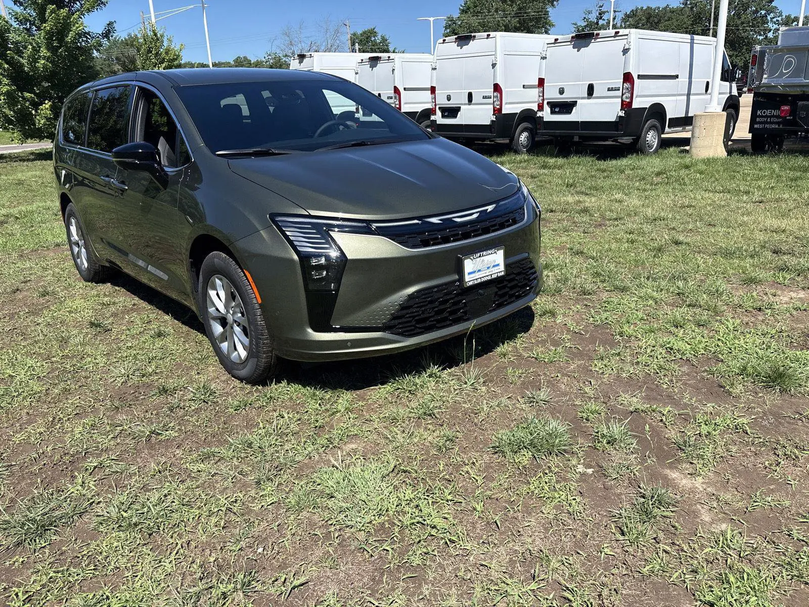 2027 Chrysler Pacifica Select AWD photo 3