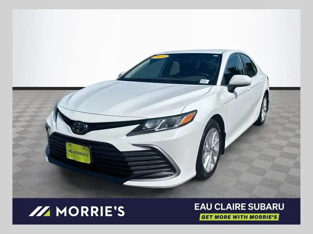 2023 Toyota Camry LE's photo