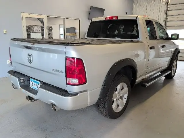 2015 RAM 1500 Express 4x4 Quad Cab photo 4