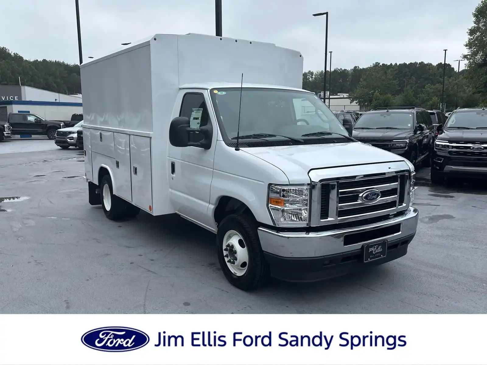 2025 Ford E-Series DRW E-350 Super Duty 138 in WB's photo