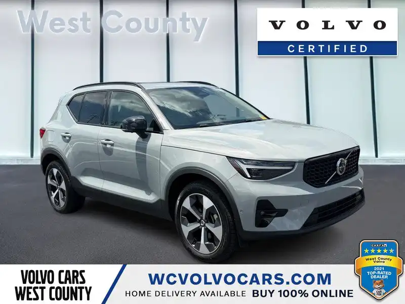 2026 Volvo XC40 B5 Plus Dark AWD's photo