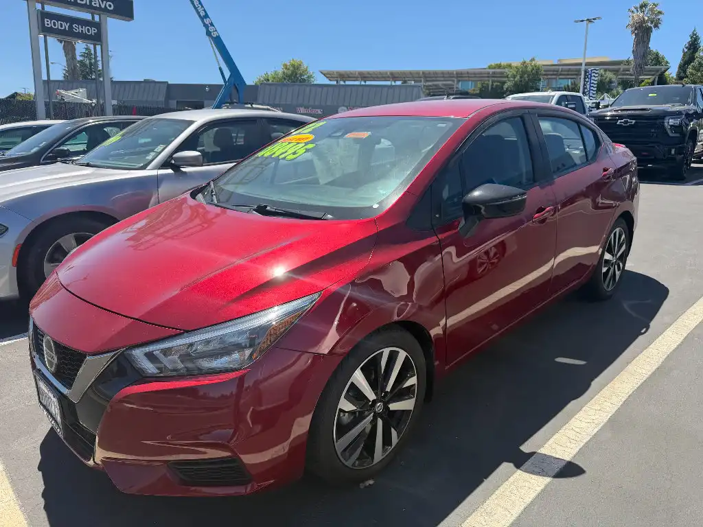 2022 Nissan Versa 1.6 SR CVT's photo