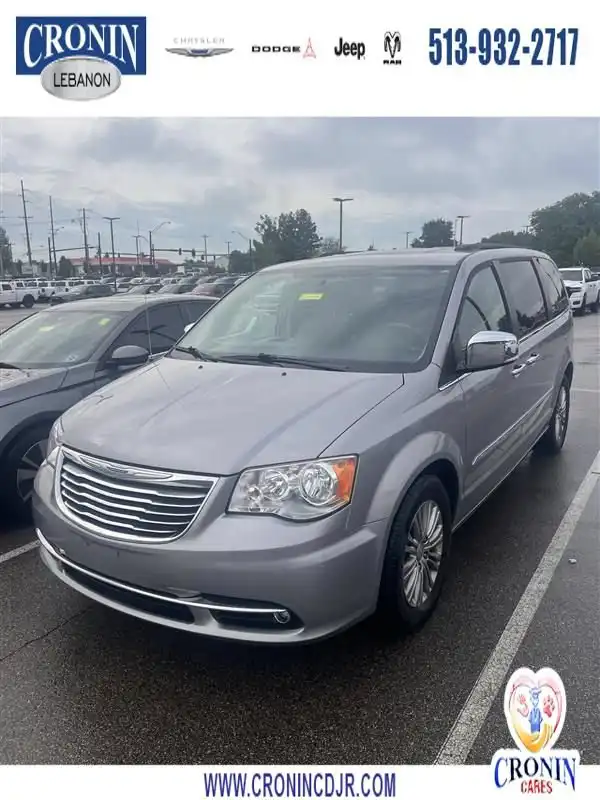 2016 Chrysler Town & Country Touring-L's photo