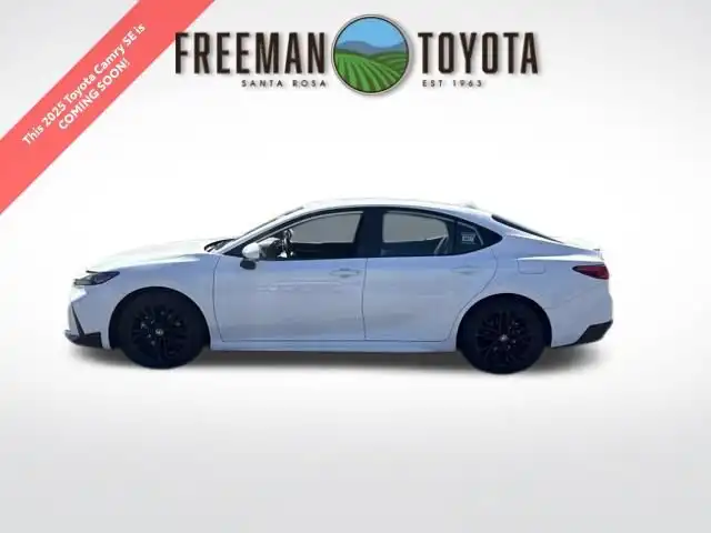 2025 Toyota Camry SE Hybrid's photo