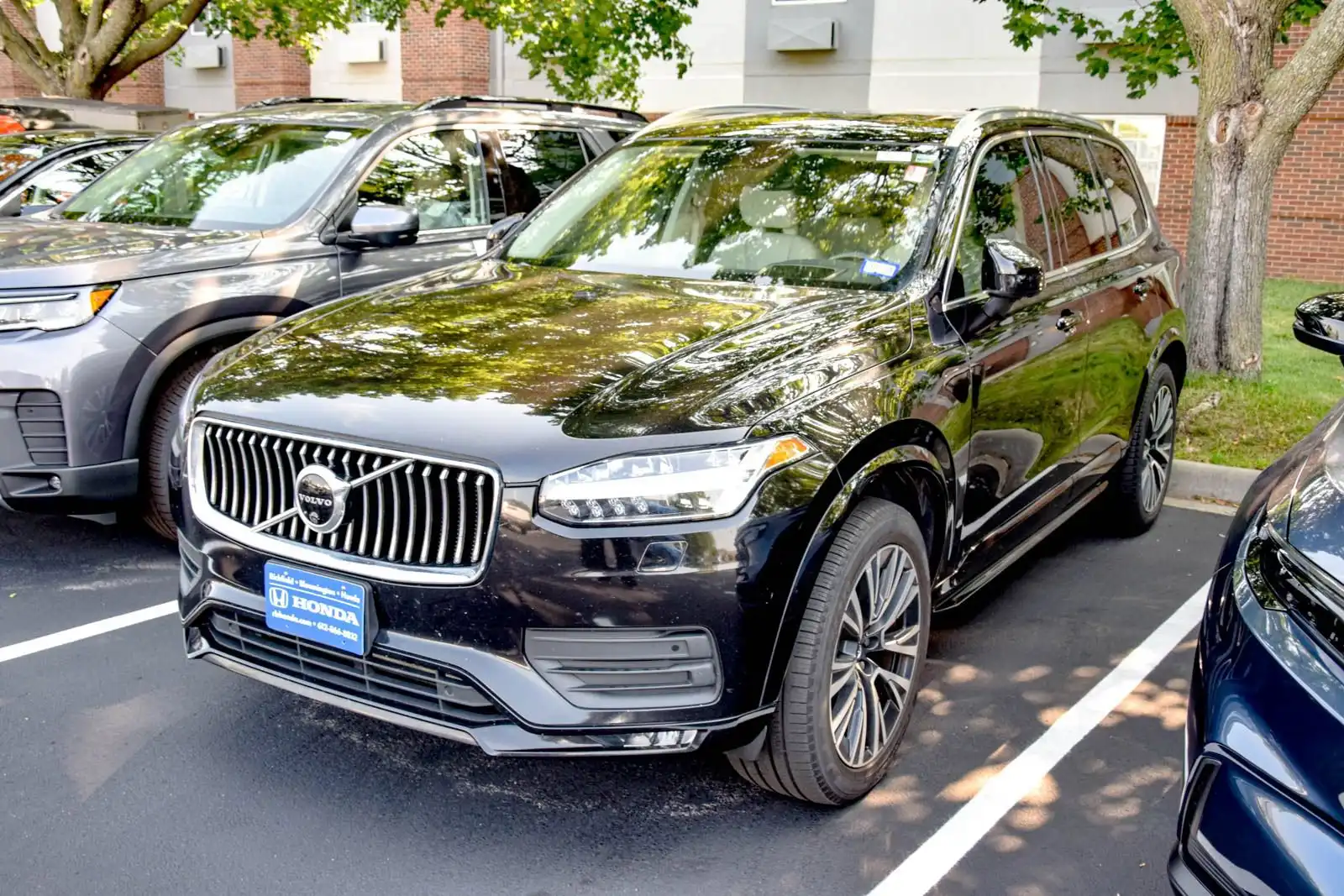 2020 Volvo XC90 T6 Momentum AWD's photo