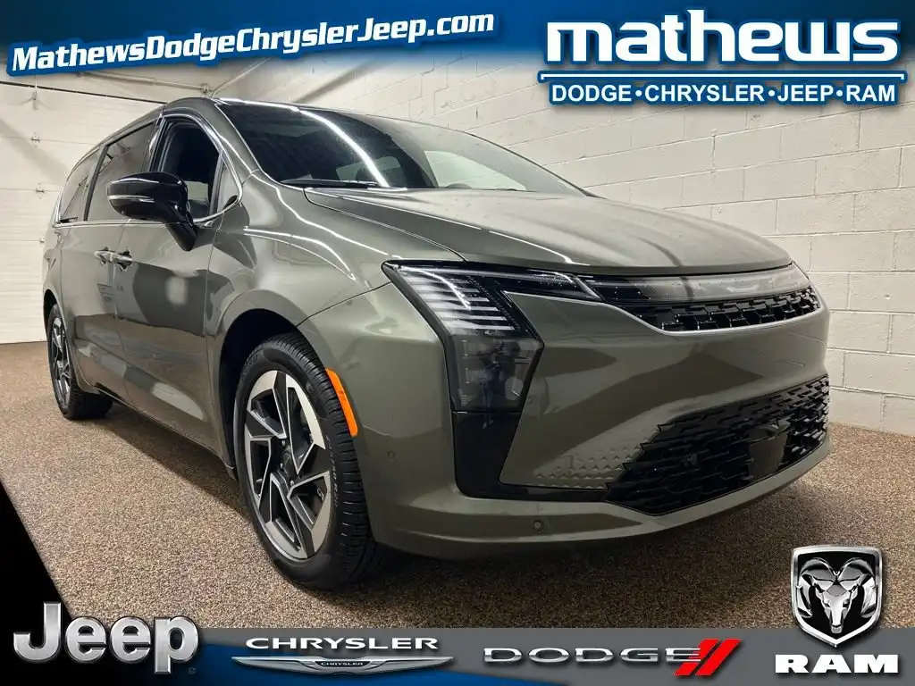 2027 Chrysler Pacifica Limited's photo