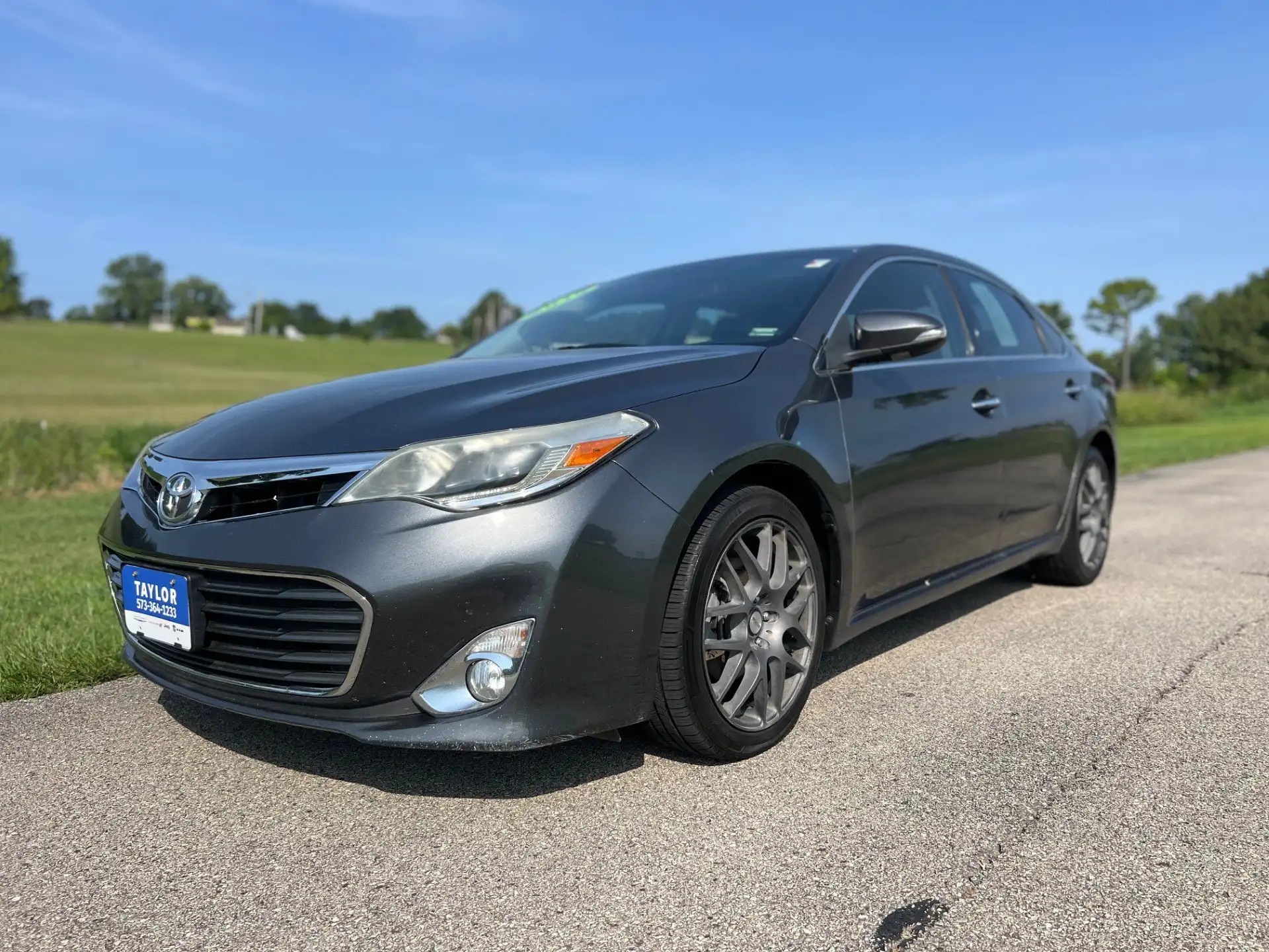 2015 Toyota Avalon Limited's photo