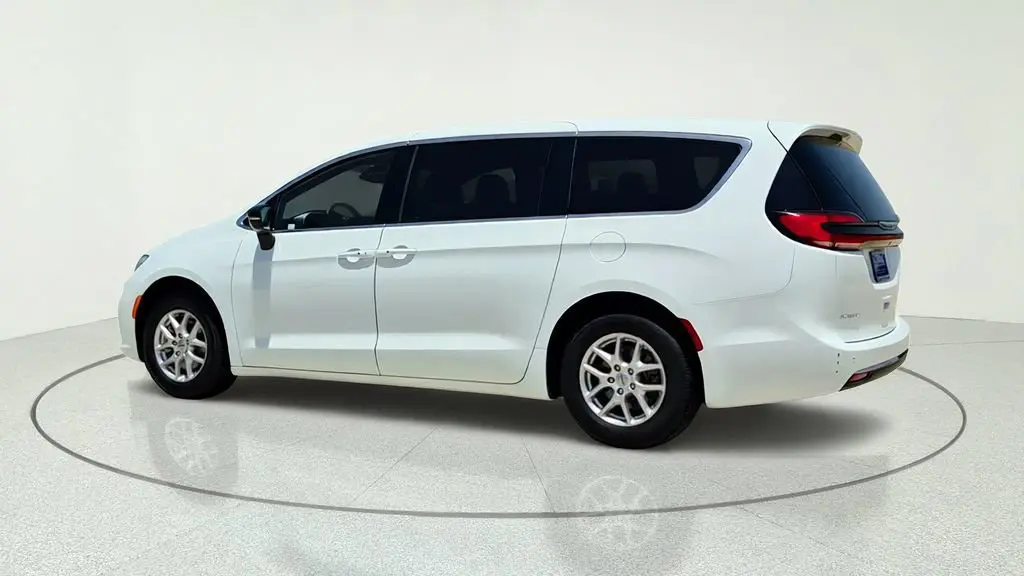 2025 Chrysler Pacifica Select photo 5