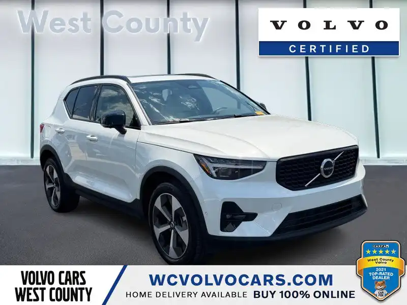 2026 Volvo XC40 B5 Plus Dark AWD's photo