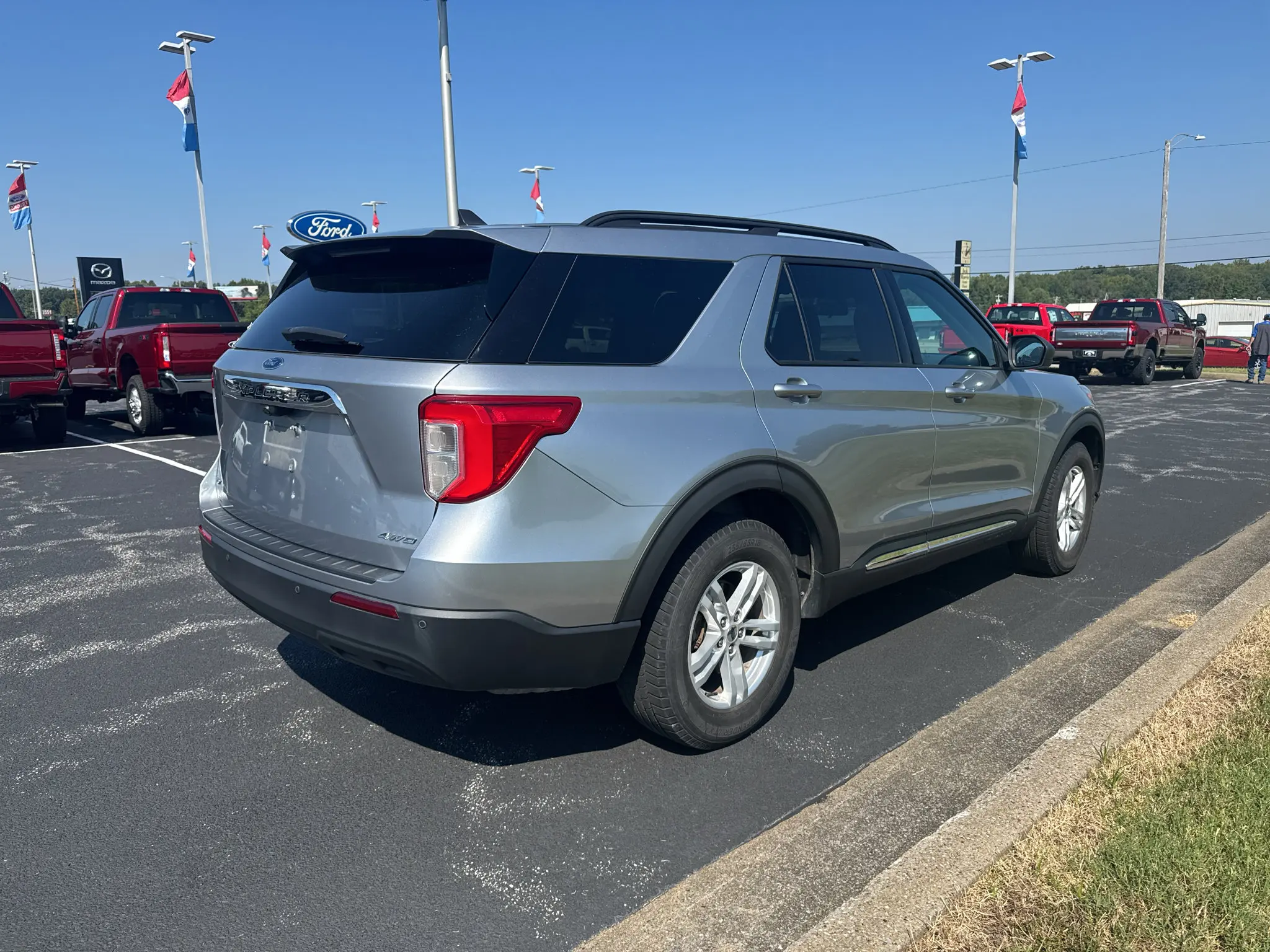 2021 Ford Explorer XLT 4WD photo 4