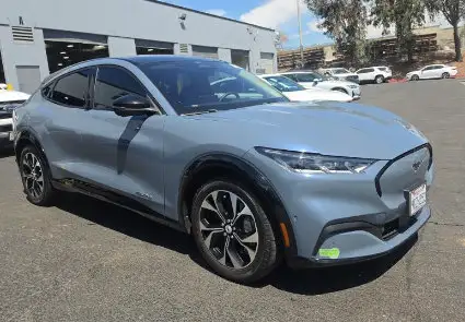 2023 Ford Mustang-Mach-e Premium photo 1
