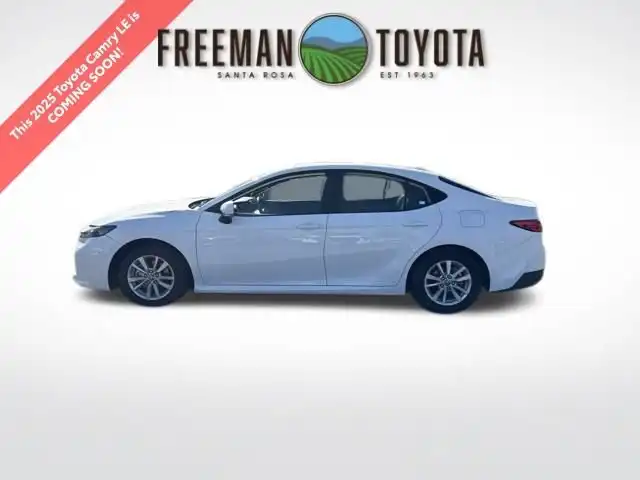 2025 Toyota Camry LE Hybrid's photo