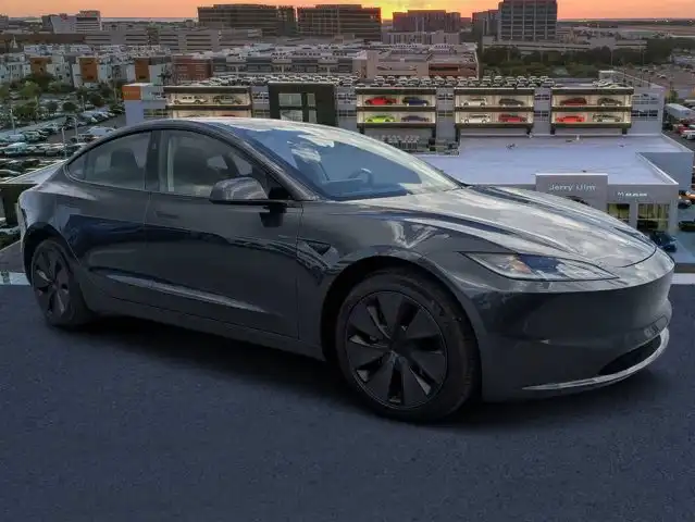 2025 Tesla Model 3 Long Range's photo