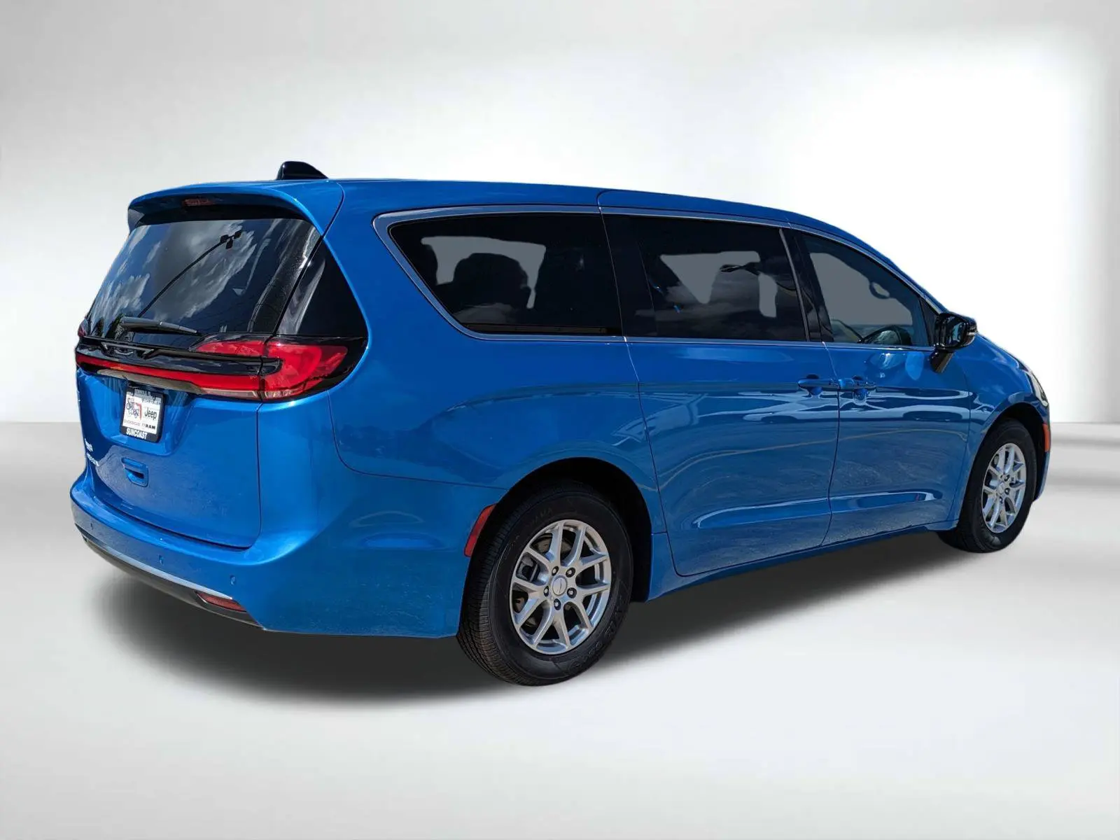 2027 Chrysler Pacifica Select photo 4