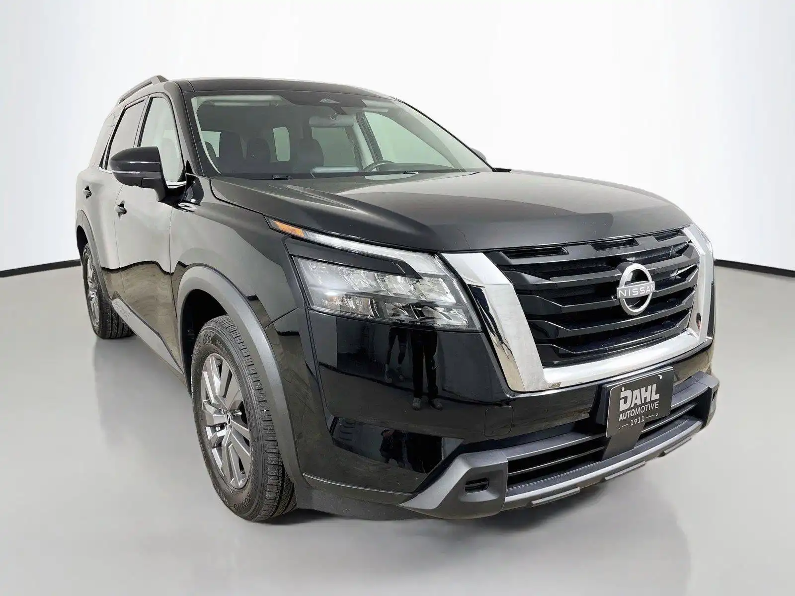2025 Nissan Pathfinder SV 4WD's photo