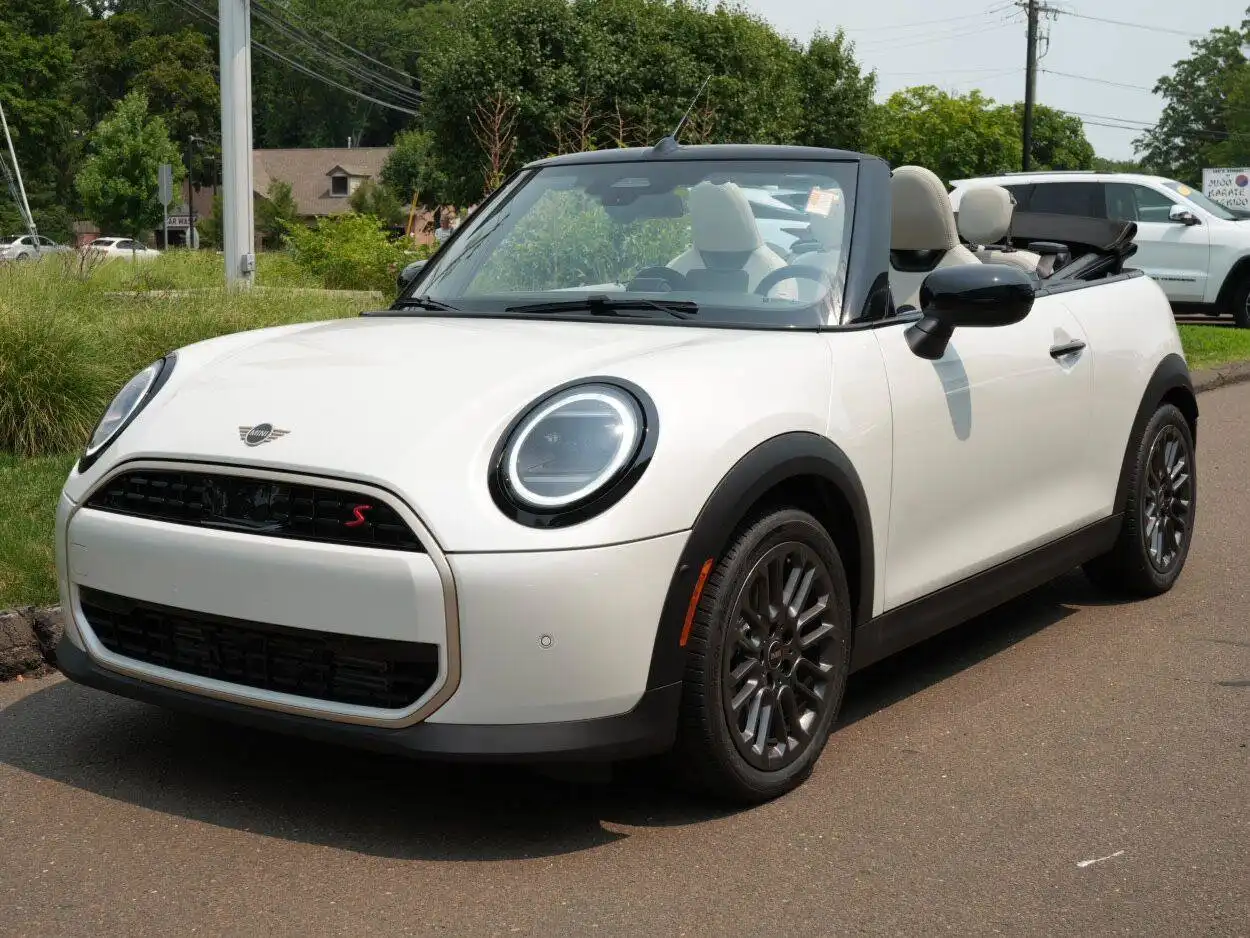 2026 MINI Convertible Cooper S Signature's photo