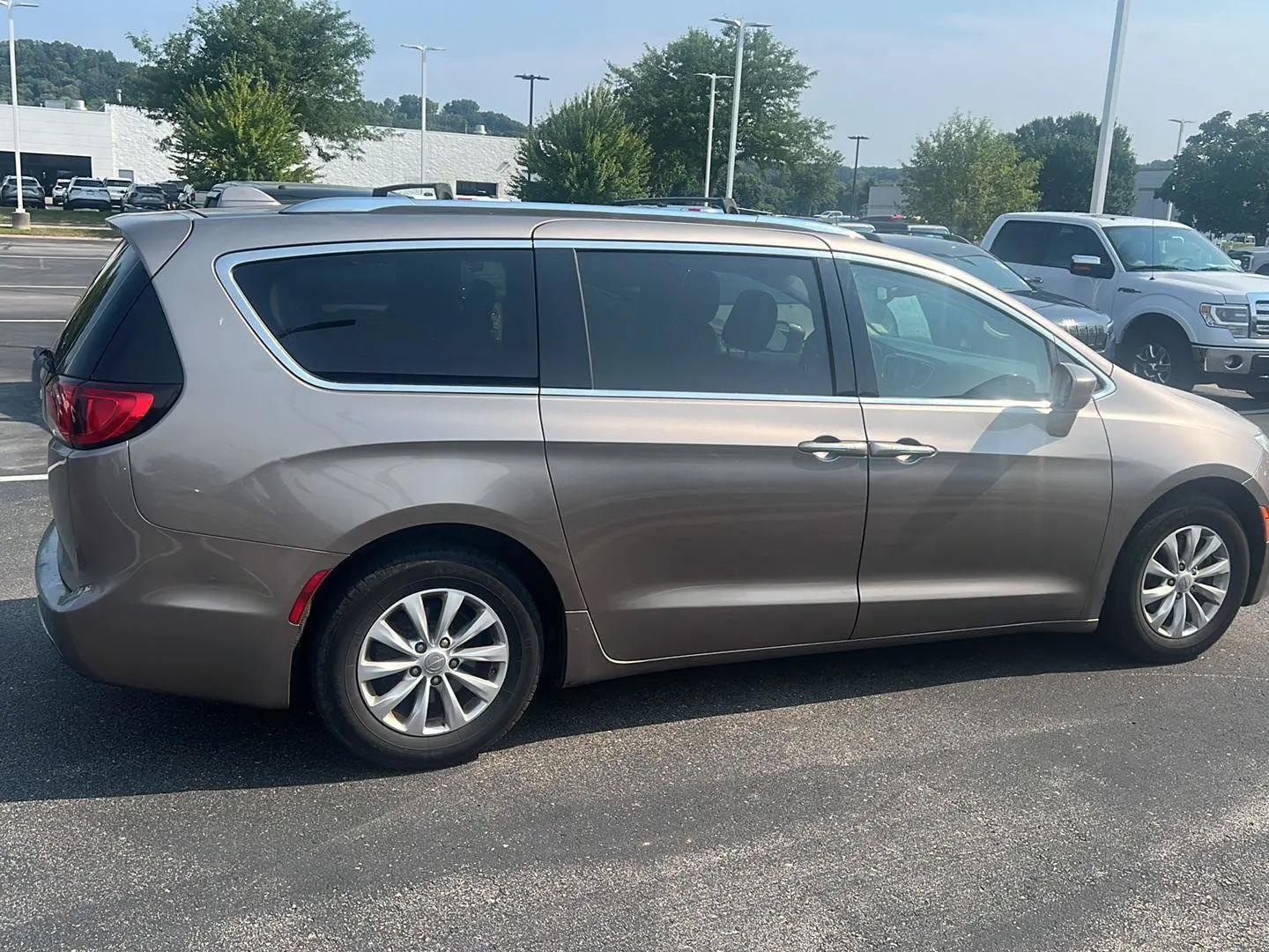 2018 Chrysler Pacifica Touring L photo 4