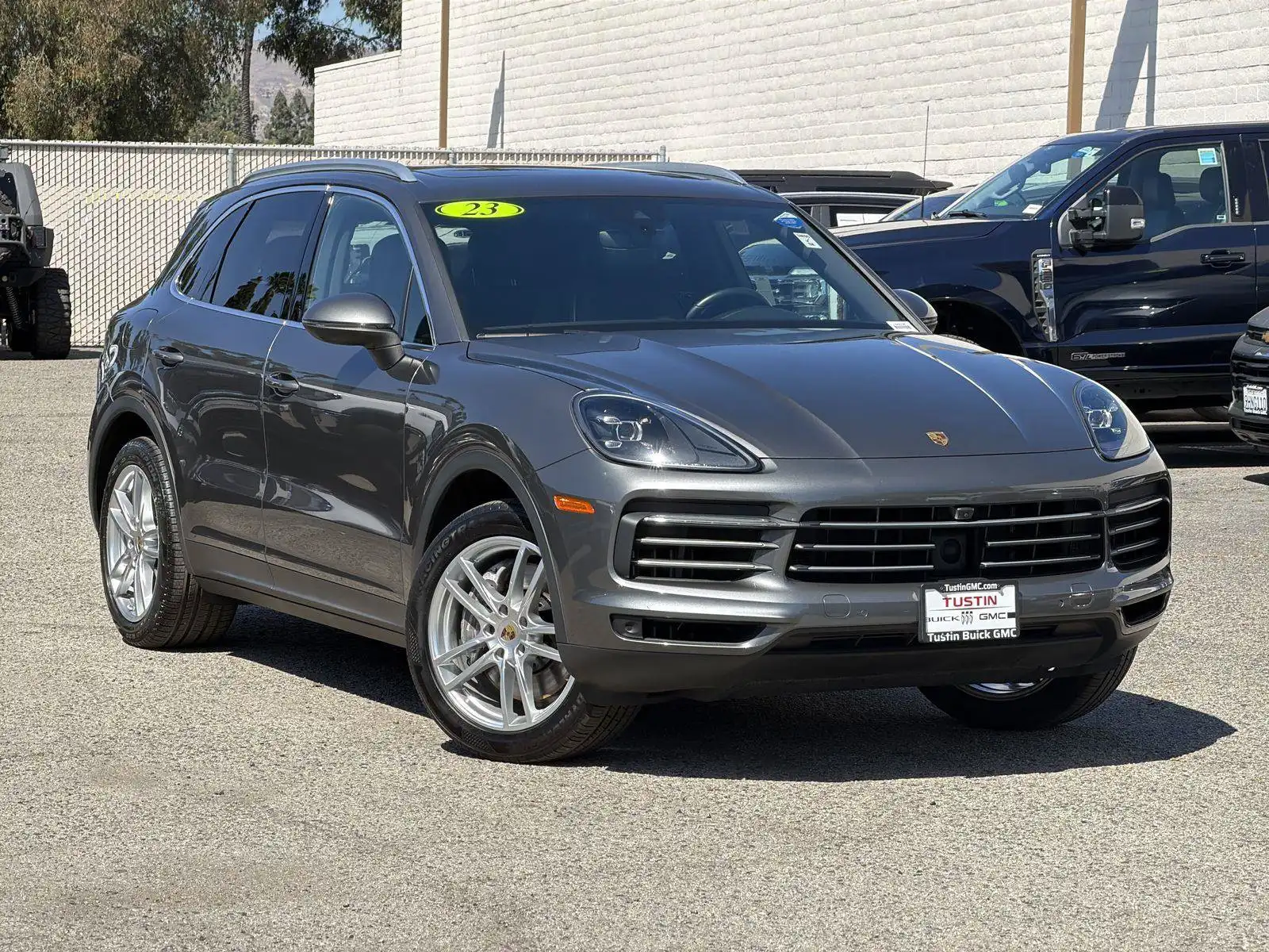 2023 Porsche Cayenne Platinum Edition's photo