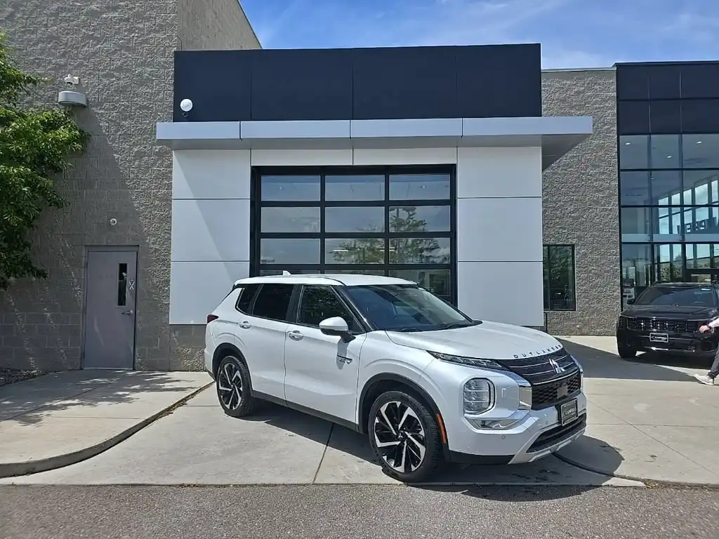 2024 Mitsubishi Outlander Plug-in Hybrid SE S-AWC's photo