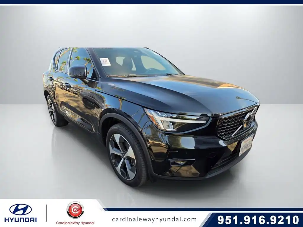 2023 Volvo XC40 B4 Ultimate Dark's photo