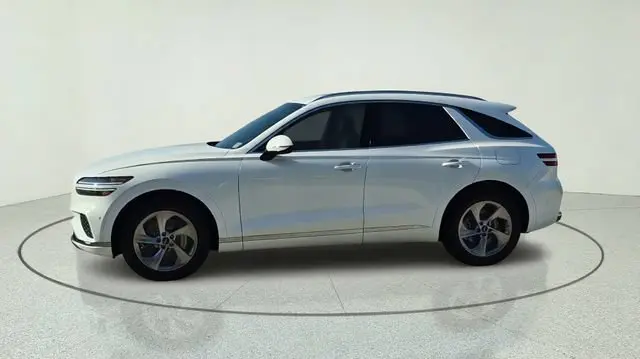 2026 Genesis GV70 2.5T Advanced AWD photo 4