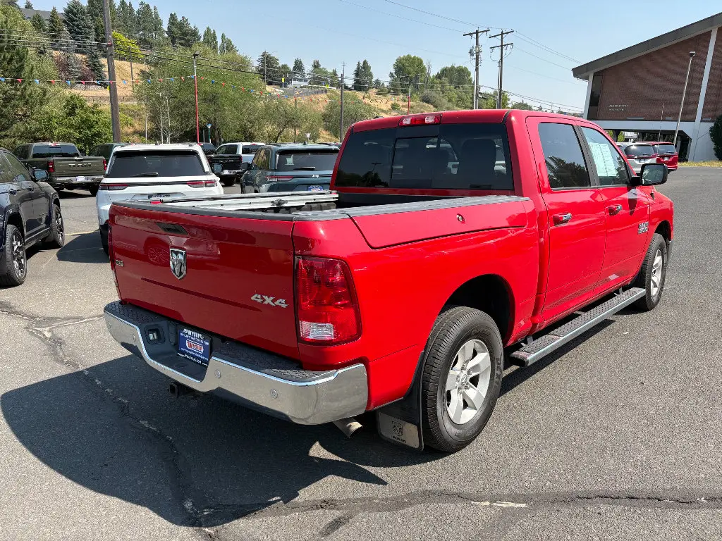 2015 RAM 1500 SLT Crew Cab 4x4 photo 5