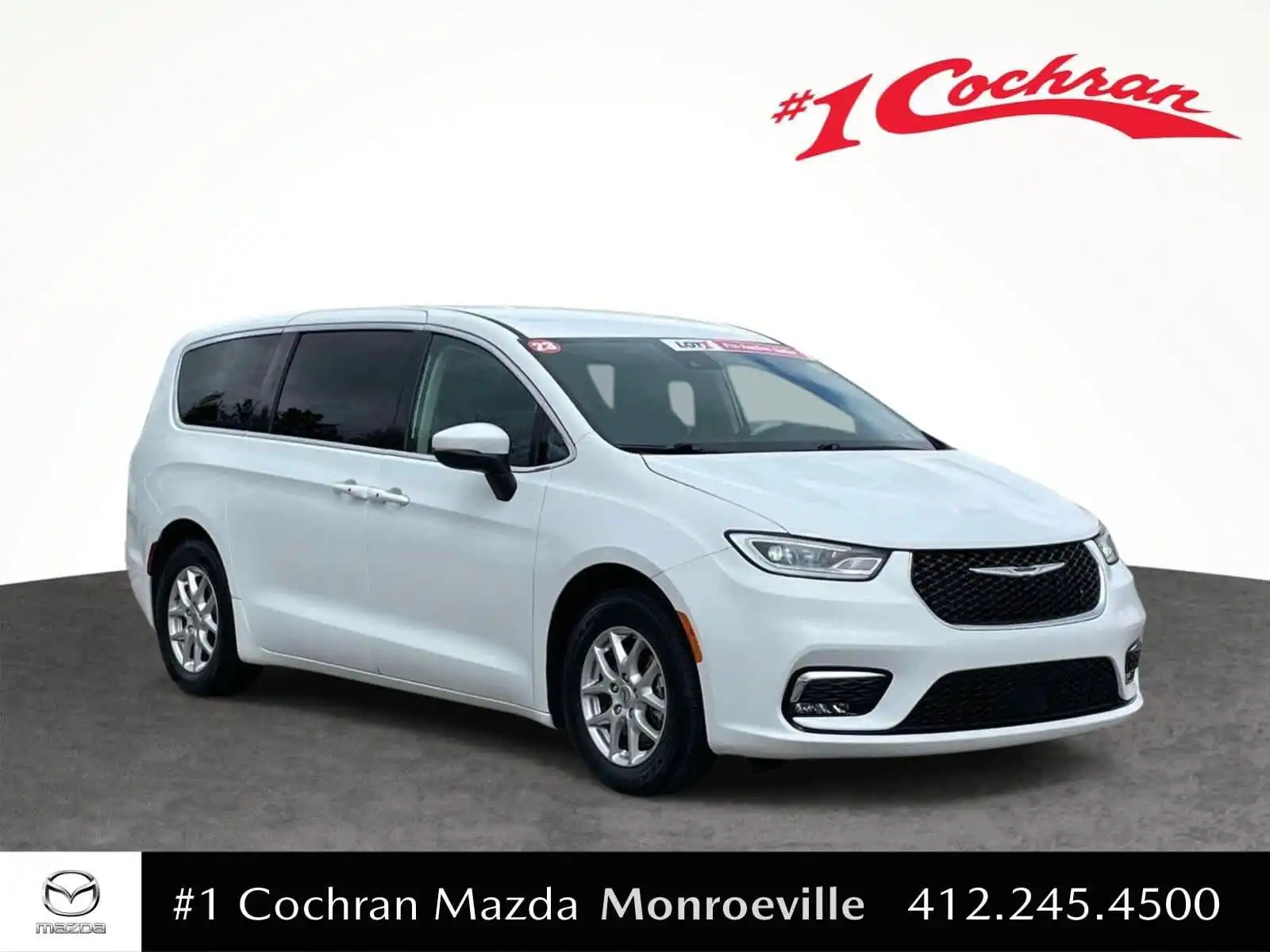 2023 Chrysler Pacifica Touring L's photo